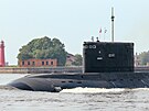 Píprava ponorky na diesel-elektrický pohon na peklídku ke Dni námonictva....