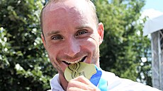 �eský kajaká� Vít P�indi� se zlatou medailí z MS ve vodním slalomu.