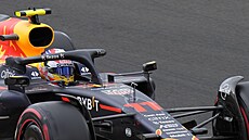Sergio Perez z Red Bullu bhem kvalifikace na Velkou cenu Maarska.