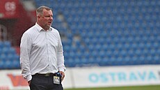 Trenér Baníku Ostrava Pavel Vrba bhem zápasu se Sigmou Olomouc.