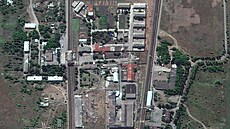 Vznice v Olenivce po útoku na snímku Maxar Technologies. Satelitní zábry...