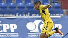Olomoucký Mojmír Chytil slaví gól v utkání první ligy proti Ostrav�.