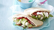 Dom�c� pita chl�b s ku�ec�m masem