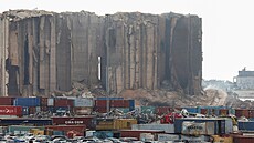 Část obrovského sila v bejrútském přístavu, kterou poškodil výbuch v roce 2020,... | na serveru Lidovky.cz | aktuální zprávy