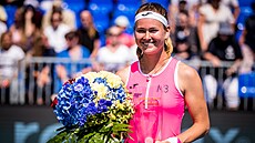 eská tenistka Marie Bouzková se raduje z vítzství na turnaji v Praze.