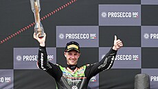 Jonathan Rea z Velké Británie slaví tetí místo na mistrovství svta superbik...