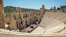 Nedaleký Odeon Heroda Atticy je dodnes používaný. Postaven byl ve druhém...