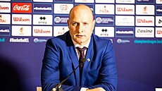 Lotyský trenér Roberts telmahers komentuje zápas Ligy mistr.