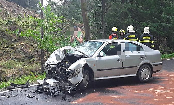 Na Šumpersku se čelně srazila dvě auta, záchranáři do nemocnice převezli čtyři...
