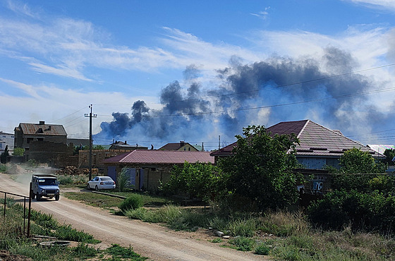 Stoupající kouř po explozích, které byly slyšet od ruské vojenské základny u...
