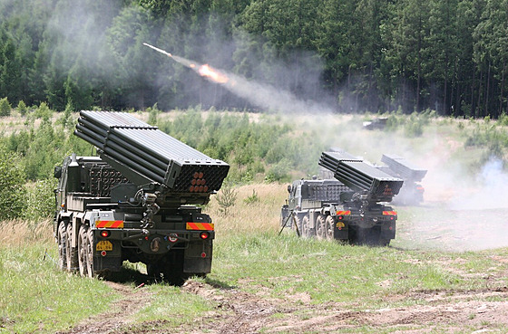 Raketomety RM-70 pi stelbách ve vojenském výcvikovém prostoru Brdy (29....