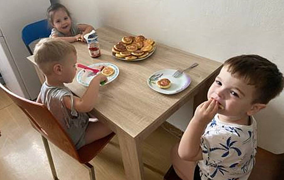 Společné stolování ukrajinských dětí