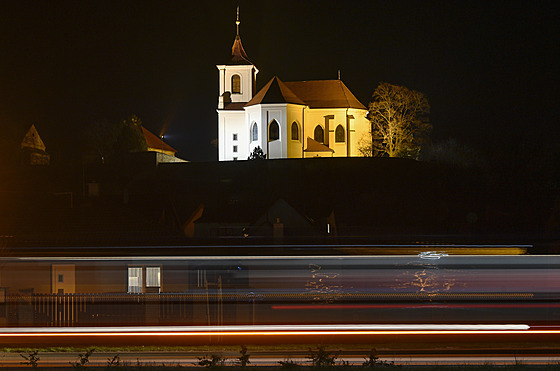 Letos v beznu potemnl v Praze Karlv most, Petínská rozhledna, Národní...