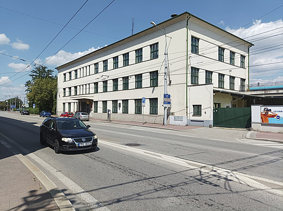 Budova po�ty u nádra�í v Bud�jovicích.