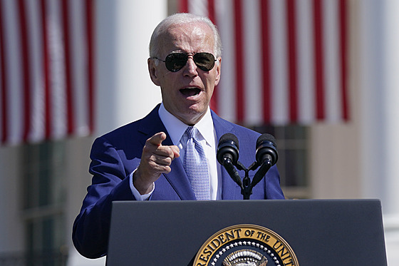 Americký prezident Joe Biden hovoí u Bílého domu. (9. srpna 2022)