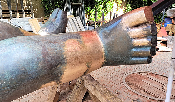 Socha sv. Krytofa poniená na nohou zlodji kov u je opravená.