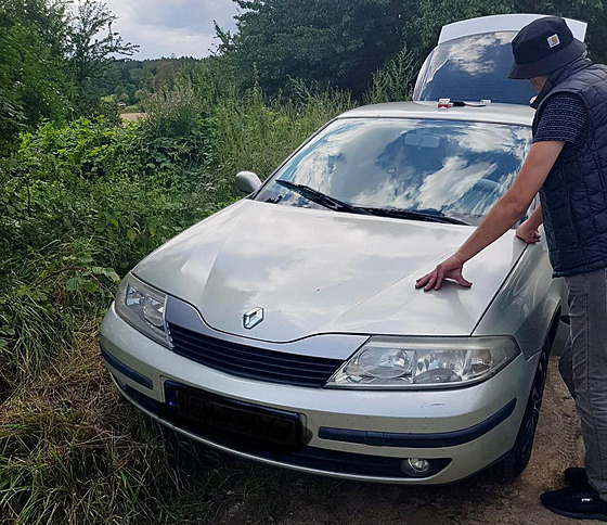 Z ukradené hotovosti se cizinci dlouho neradovali. Policisté je zadreli 35...