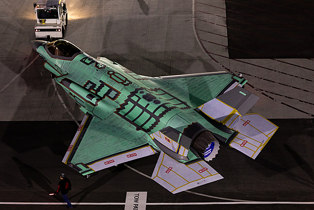 F-35 nesmí do vzduchu kvůli novým závadám. Po motorech jsou to i sedačky