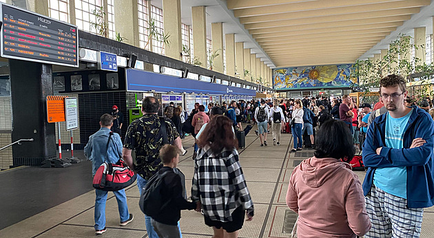 Vlaky mezi Čechy a Moravou jezdí, koridor stál kvůli poruše trakčního vedení