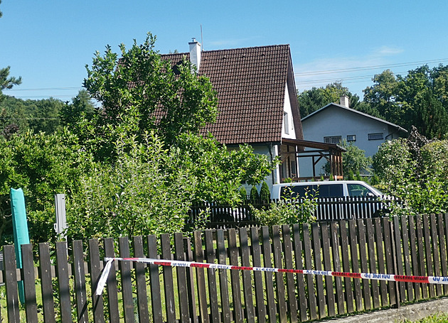 Tragédie v Rožnově, muž zastřelil svou družku, dvě děti a pak sám sebe