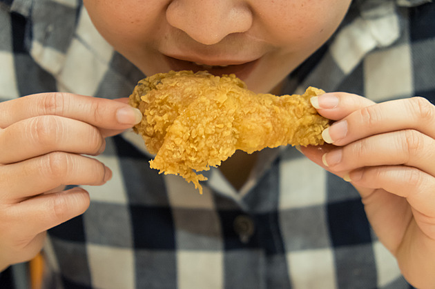 Čínské KFC trápí vysoká cena ropy. I proto zařadí do svého menu kuřecí nožky