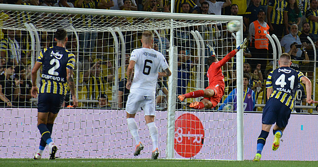 Fenerbahce - Slovácko 3:0, krásné góly, vyloučený Hofmann, hosté nestačili