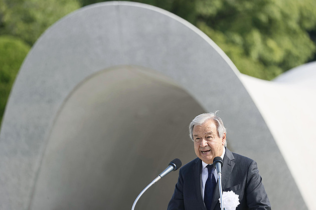 Lidstvo si hraje s nabitou zbraní, varoval Guterres při výročí v Hirošimě
