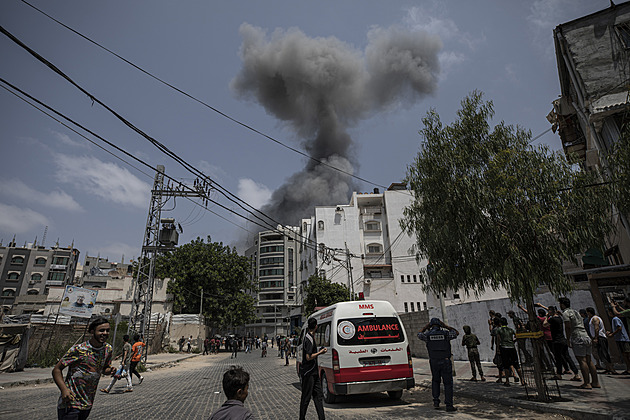 Izrael po náletech zadržel 19 džihádistů, jeho území zasáhly rakety