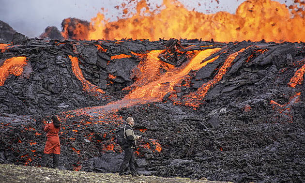 Po otřesech na Islandu vybuchla sopka. Erupce je silnější než obvykle