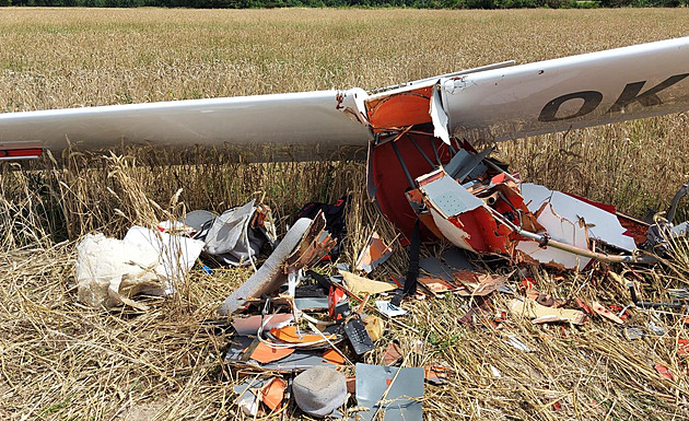 Devatenáctiletá žákyně pilotního kurzu zemřela po pádu větroně na Náchodsku