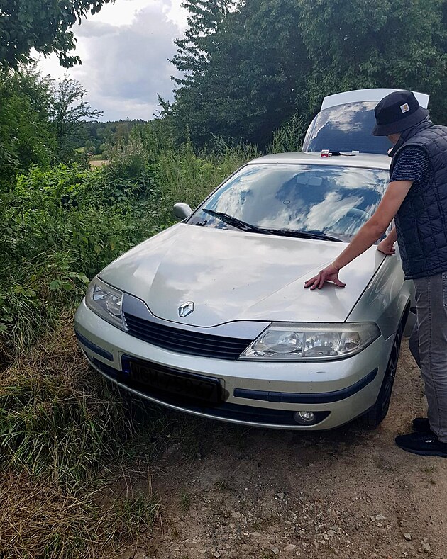 Z ukradené hotovosti se cizinci dlouho neradovali. Policisté je zadreli 35...