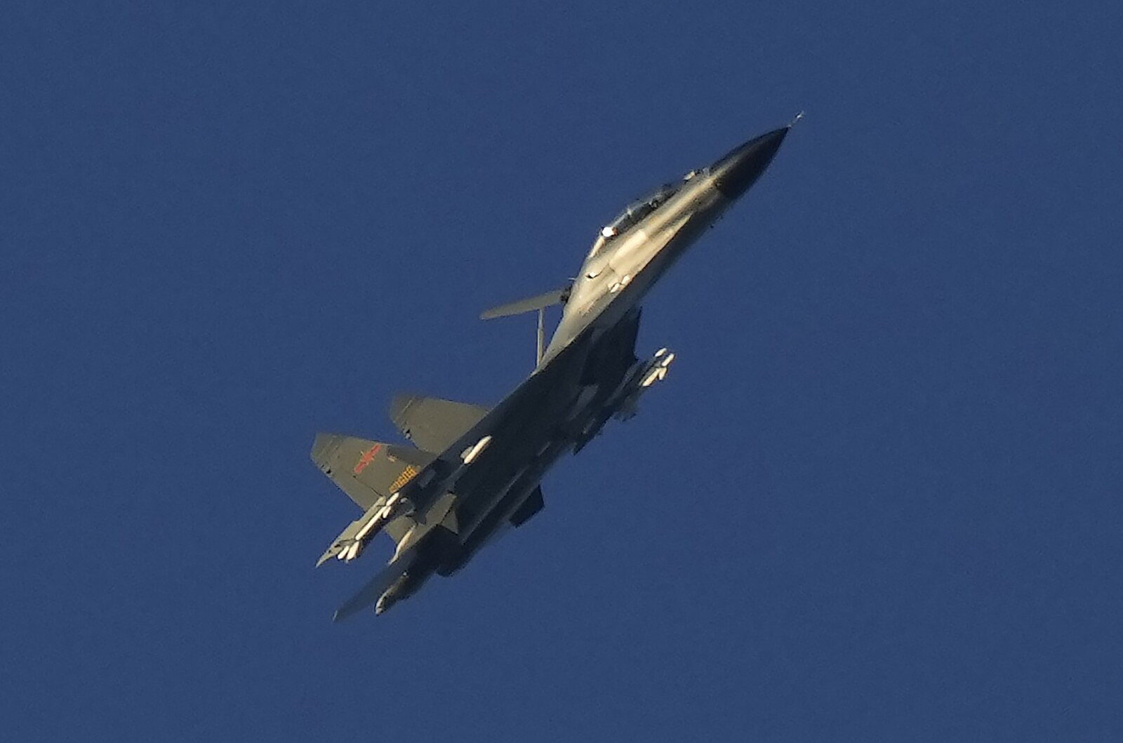 Čínská armáda nečekaně zastavila lety kolem Tchaj-wanu. Analytici netuší proč