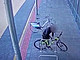 Zloděj během půl minuty přeštípl zámek a odjel na ukradeném kole.