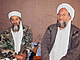 Ajmán Zavahrí (vpravo) s Usámou bin Ládinem na snímku z roku 2002