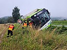 Ti jednotky hasi vyproovaly elektroautobus z pkopu na Frdecko-Mstecku....
