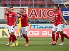 Fotbalisté Brna se radují z gólu Jakuba ezníka proti Olomouci.
