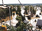 Spodní ást Zoo Praha v polovin srpna 2002. Zamstnanci zahrady tehdy museli...