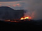 Zábry lávy vytékající ze sopky Fagradalsfjall na Islandu, která se nachází 32...