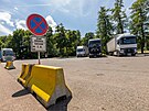 Kamiony u hradeck Flony od srpna u nezaparkuj. (28. 7. 2022)