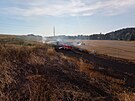 Požár pole v Rodově u Smiřic (4. 8. 2022)