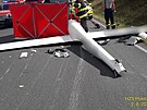 Na vjezdu do Rokycan spadl v�tro� na osobn� automobil. Pilot nep�e�il.