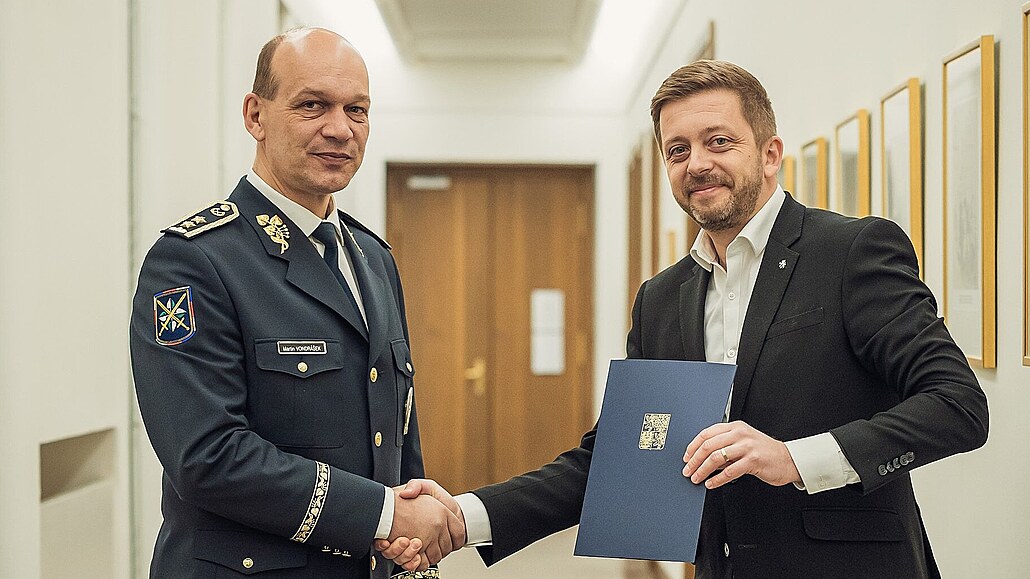Policejní prezident Martin Vondráek a  ministr vnitra Vít Rakuan
