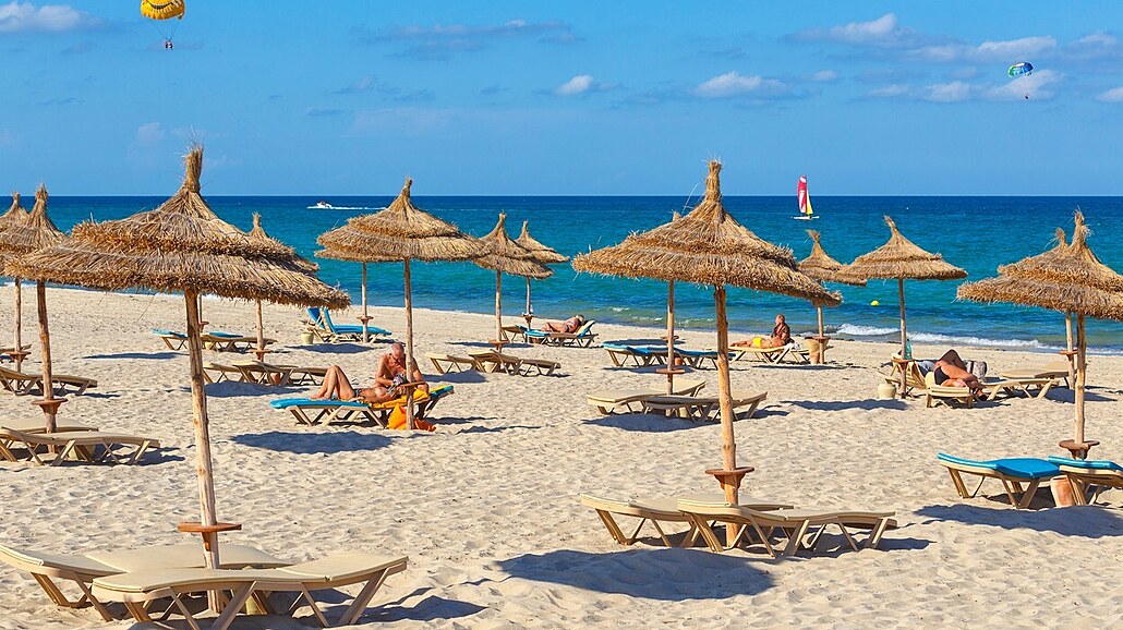 Tuniský ostrov Djerba se nachází zhruba 150 kilometr� od východní hranice s...
