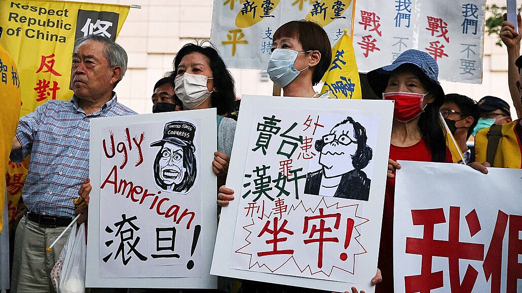 Demonstranti v Tchaj-peji na Tchaj-wanu protestují proti náv�t�v� p�edsedkyn�...