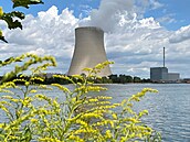 Odstaví ji? Jaderná elektrárna Isar 2 u Landshutu stále vyrábí.
