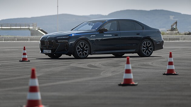 Německá automobilka BMW zahájila testovací provoz dokončené části zkušebního polygonu na Sokolovsku.