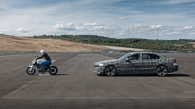 Nmeck automobilka BMW zahjila testovac provoz dokonen sti zkuebnho polygonu na Sokolovsku.