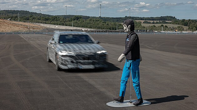 Německá automobilka BMW zahájila testovací provoz dokončené části zkušebního polygonu na Sokolovsku.