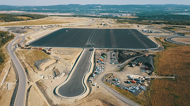 Německá automobilka BMW staví nedaleko Sokolova zkušební polygon pro vývoj...