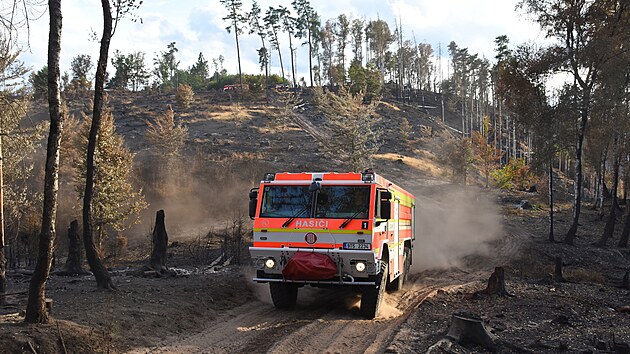 V neděli 24. července vypukl v oblasti Českého Švýcarska požár, který se rozšířil a zasáhl také obydlenou oblast. Na místo nastoupily hasičské záchranné složky profesionálních i dobrovolných hasičů. Většina z nich využívá vozidla Tatra, která pomáhají i v těžko dostupných lokalitách.